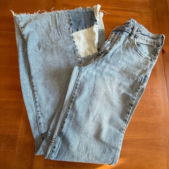 SO Denim - Flare Jeans With Patch Design On Leg Distressed Hem Size 7 28 Waist So Denim